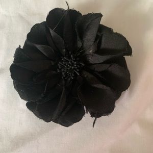 Pretty black hair flower 🌺